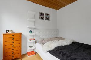 4BR Modern Family Home - Hot Tub, Garden and Parking