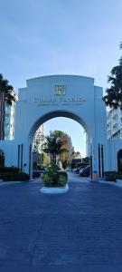 Pattaya Private Beach - Grand Florida Beachfront Condo Resort