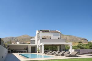 Del Sur Luxury Villa, Heated Pool & Utter Privacy, By ThinkVilla