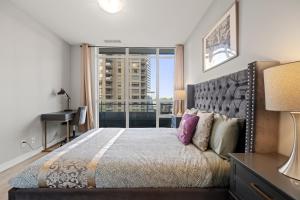 Cozy 2 Bedroom Dunfield Ave Condo in the Heart of Downtown