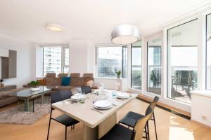 Panorama Escape 26th Floor - Castle & City Views