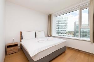 Panorama Escape 26th Floor - Castle & City Views