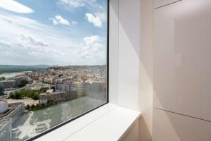 Panorama Escape 26th Floor - Castle & City Views