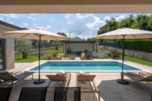 Villa Flores by Briskva