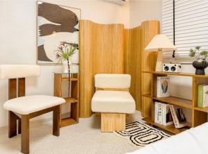 Yongsan Haebangchon, Namsan Tower, Itaewon Street, 10-minute walk to the subway, 15 minutes to Hongdae