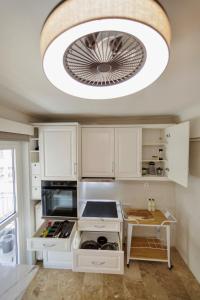 Athens Riviera Luxury 2BR Sleeps 6 Parking