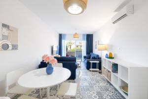 Regina Gardens Coastal Charm