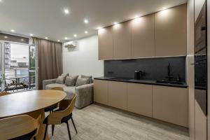 3-143 Central Park, John McCain 7, Kyiv centre, fantastic city view, 15 kW backup power, Petrovdom Apartment