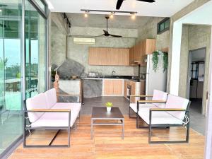 Baan Saint-Tropez Seaview Villas Kata Beach