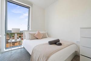 Wembley Getaway - Balcony - Sleeps 8