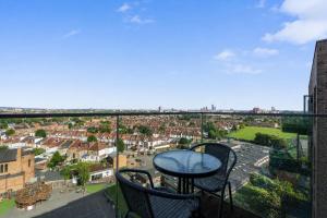 Wembley Getaway - Balcony - Sleeps 8