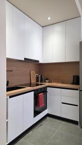 Troys Seaview Apartment