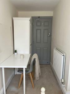 Large 8 Bedroom Budget Apartment in Headingley
