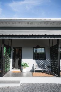 Sandana Studio Apartments - Studio 4