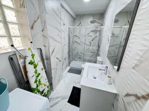 Cozy Apartment with Wi-Fi-322