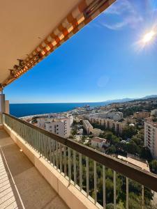 Apartment with stunning sea and mountain views