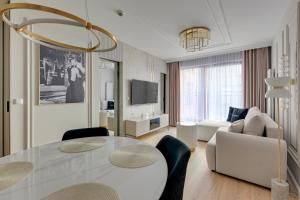 Waterlane Island - Riverview Pool, SPA & Gym by Blue Mandarin