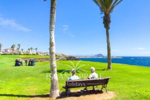 Stunning Seaside Apartment in Heated Pool Complex EN411