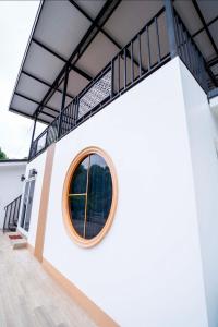 Baan Maew Ma Ruay Cozy Modern House HAPPY STAY