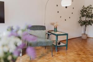 Helles 2 Zimmer Apartment mit Balkon und Tiefgarage