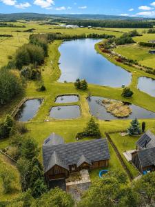 Lakeside Lodge, Views, Hot Tub & Fully Accessible