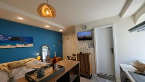 Sea Hideaway Studio Walk to Beach & Bus to Split