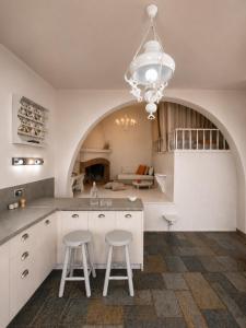 South Grinn - Authentic Greek Living