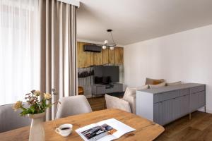 Kraków Grzegórzecka Modern Living with Free Parking by Downtown Apartments