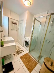 Central of City 3BR Cosy & Spacious Home
