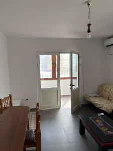 Central apartment, sea within walking distance
