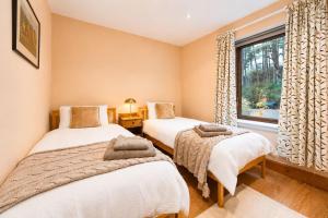 Lakeside Lodge, Views, Hot Tub & Fully Accessible