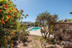 Garden Suite - Shared Pool & Designer Interiors