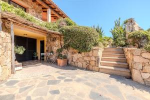 Garden Suite - Shared Pool & Designer Interiors