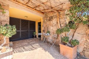 Garden Suite - Shared Pool & Designer Interiors