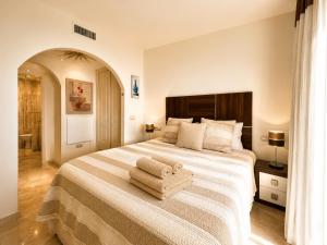 Sunny 2BR in Los Jardines de Santa Maria Golf, Elviria, Marbella, 4 Pools