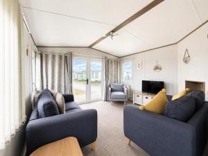 Stylish 4 Berth Caravan At Dovercourt Holiday Park Ref 44413A
