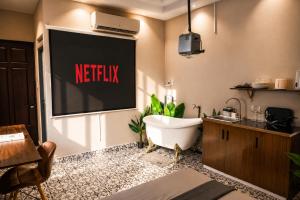 Wabi Sabi - Zen Stay District 1 with Bathtub & Projector