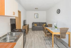 White Cove Apartments
