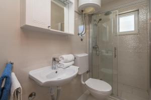 White Cove Apartments