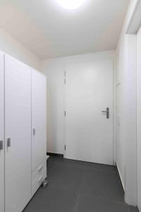 200Mb WIFI, Supermarket On-site, 12min City Center