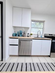 Modern Luxe king SuiteMinutes To Lido Beach DT