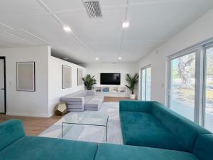 Modern Luxe king SuiteMinutes To Lido Beach DT