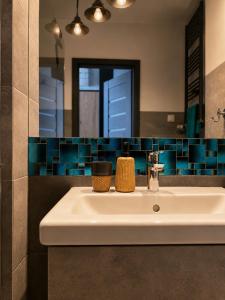 Roztocka studio, free parking, 1 tram to the city & PGE National Stadion, AC by Cosmo Spirit