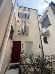 Alley House