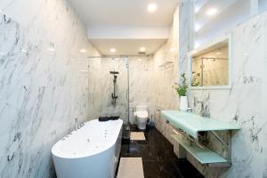 Heritage Family Home Spacious & Central Location