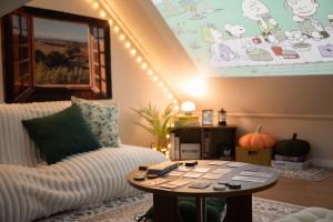 3-Min Walk to Mangwon Market, Free Parking & Luggage Storage, Sleeps 10