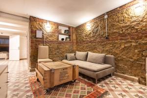 Cozy and Cool Brick-Wall 1BR in Heart of Moda