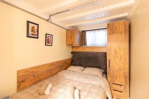 Cozy and Cool Brick-Wall 1BR in Heart of Moda