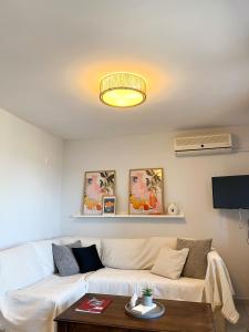 Lovely 1-bedroom apartment in front of sandy beach