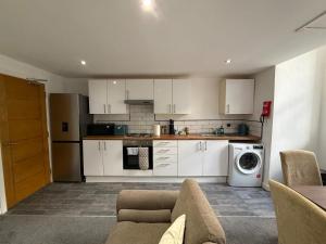 Casa Cove GF Apt with Parking - 5 min to Hospital